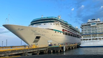 Cruise in the Southern Caribbean. Day 2. Let's look at the liner. "Vision of the seas".