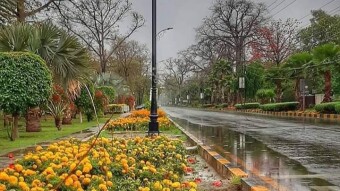 It's raining😍😍😍😍