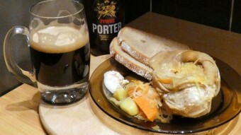 Pork shank in sauerkraut and "Żywiecki Porter" - two heavy guns at the same time