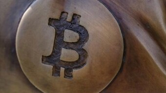 Bitcoin/ Ethereum