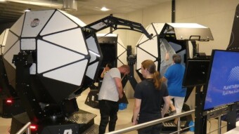 A space flight simulator in the Silesian Planetarium - there is power! (Video)