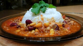 Mexican soup served in 3 variants, with rice and noodles or bread