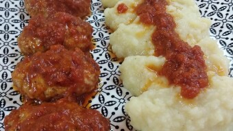 Foodbook #857 soutzoukakia with mashed  potatoes