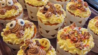 Foodbook #1231 colorful homemade cupcakes