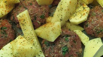 Daily meal #38 meatballs with potatoes