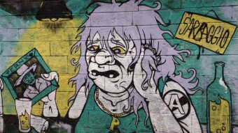 Visiting an old railway tunnel in Edinburgh full of cool graffiti