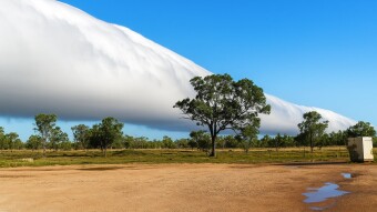 Morning glory clouds : Australia's Sky High Rollercoasters