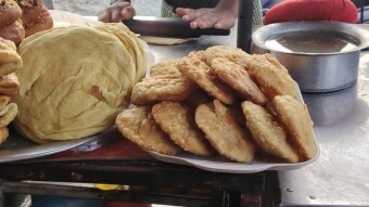 Worldwide Travel Explorer : Explore Restaurants and Fast-food corners.