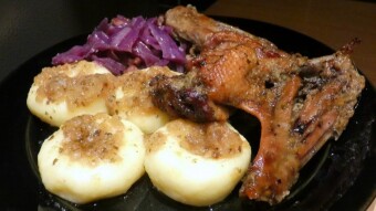 Waste for many, delicacy for others - duck wings baked with sour apples