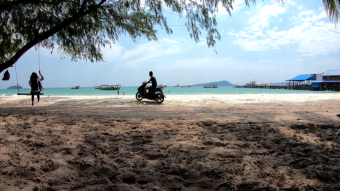 How life goes on on a small Cambodian island - time lapse Koh Rong