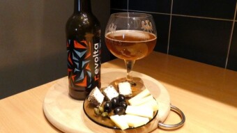 Ceylon black tea in Revolta Earl Gray AIPA craft beer, plus cheese delicacies