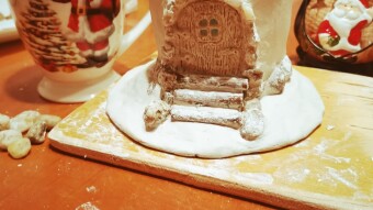 My Winterish' clay house ... Enjoy my sculpting journey ...