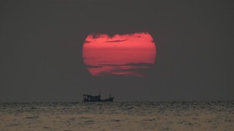 Small trek from Saracen beach to Lazy beaches on Koh Rong Sanloem island - my Asia trip - Cambodia