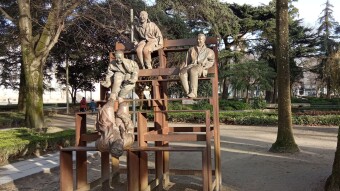 "Thirteen Laughing Together" in Porto