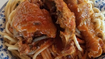 Foodbook #700 rooster with red wine and macaroni