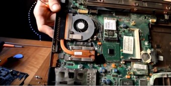 Inside Hp Compaq NX7300 - Disassembly and Replace Thermal Paste (Video Tutorial included)