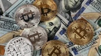 Decentralized Financial System vs Centralized Financial System: A Battle of Mixed Emotions