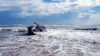 Bitcoin :- Save yourself before sinking.