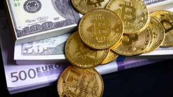 Cash or Bitcoin? Here my point on this matter...