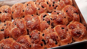 Foodbook #556  cinnamon raisin buns