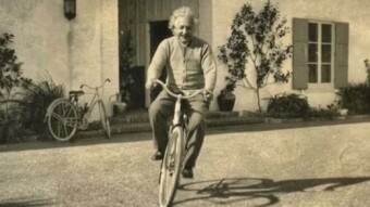 La vida es como una bicicleta. Para mantener el equilibrio tienes que seguir adelante