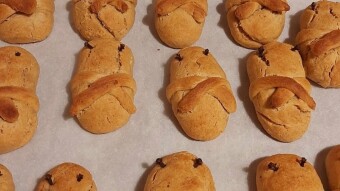 Foodbook #212 traditional Easter Little Lazarus buns with recipe