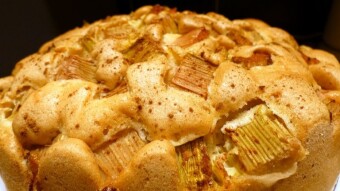 A quick home-made cake with rhubarb from the garden