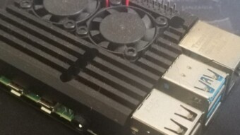 Pi 4 - script in Python with the date and time marked