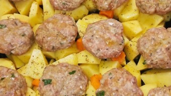 Foodbook #1180  meatballs with potatoes
