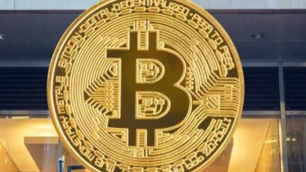 The regulator gives a 'scolding' to the bank and orders the institution to get rid of cryptocurrencies.