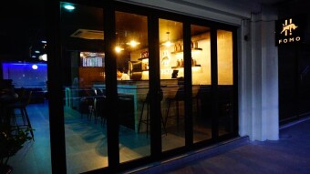 A new bar in Bangkok Thaïland about crypto : FOMO BKK.