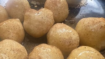 Foodbook #1095 Greek loukoumades with ice cream