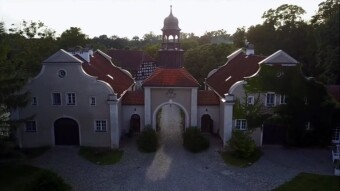 The Palace in Galiny - Who loves horses ...