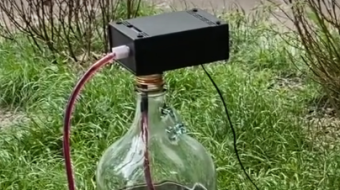 Cryptobartender helps social distancing, sells drinks in a contactless way, accepts EOS and EOS tokens and instantly distributes income