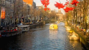 Walk among the canals (Amsterdam)