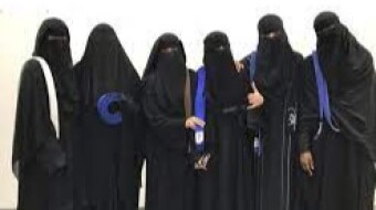 Niqabi and Hijabi - What's underneath
