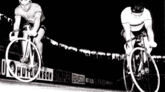 Track stand, standstill or "surplace" - what it is and its origins