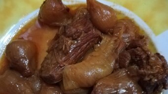 Foodbook #530 pork meat with onions,  stifado as we say  in Greece