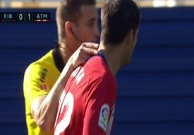 Spain speaks to the referee who touched Alvaro Morata's neck! 