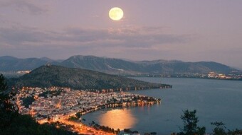 The moon misses in peace