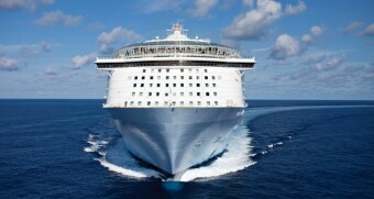 WHEN THE SOUL IS SINGING: "Oasis of the Seas" plays the White Stripes "Seven Nation Army"