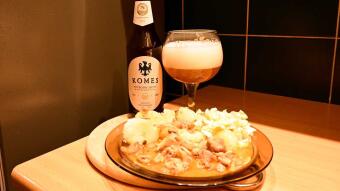 Pork goulash with mushrooms (champignons)
