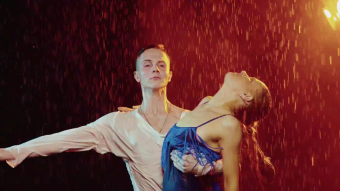 A picturesque and colorful dance in the rain