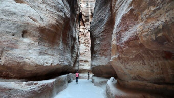 Petra - the extraordinary Al-Siq gorge - my journey through Jordan