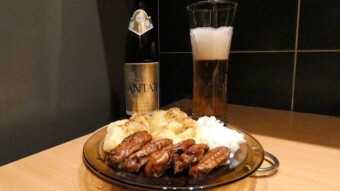 "Jantar" amber beer and juicy chicken wings in honey marinade
