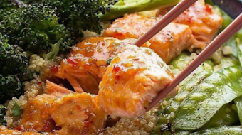 SALMON WITH CHILI SWEET AND QUINOA SAUCE