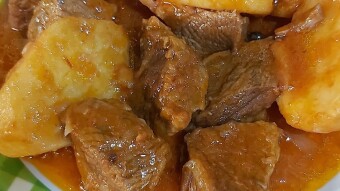 Foodbook #990 beef and potatoes at tomato sauce