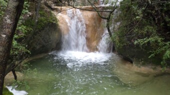 A little-known waterfall in Provence