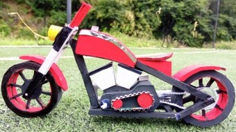Chopper motorcycle made with recyclable cardboard
