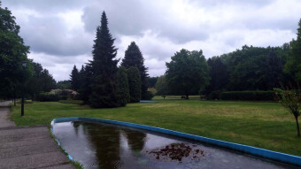 The weather remains unchanged, it still resembles the beginning of April
